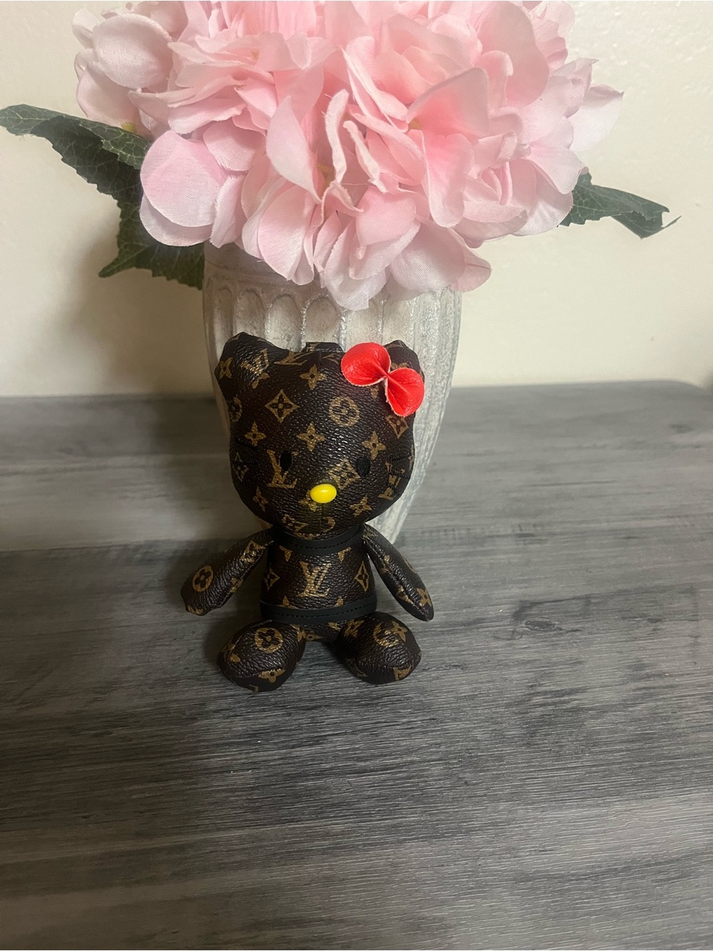 Hello Kitty Brown Monogram Keychain - Picture 2 of 5